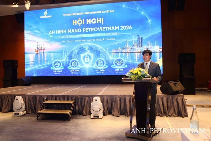 Đại tá Nguyễn Hồng Quân, Phó Cục trưởng Cục An ninh mạng (Bộ Công an) phát biểu tại Hội nghị An ninh mạng năm 2026 của Petrovietnam.