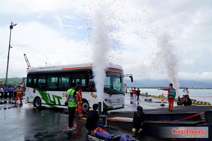 Giữa tháng 9/2026, Kim Long Motors bàn giao 9 xe buýt thuần điện cho đối tác ở Thái Lan bằng tàu biển