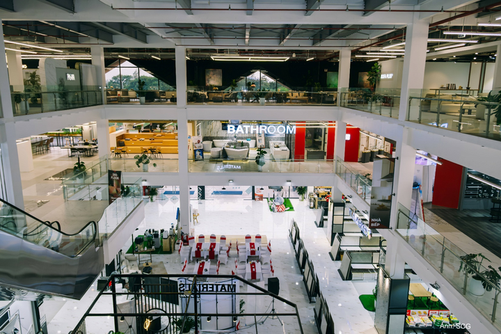 Không gian trải nghiệm vật liệu hoàn thiện nhà rộng 5.500m² trên 3 tầng, quy tụ hơn 60 thương hiệu Việt Nam và quốc tế theo mô hình One-Stop Destination.