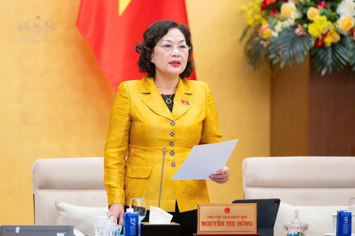 Phó Chủ tịch Quốc hội Nguyễn Thị Hồng điều hành nội dung Phiên họp. Ảnh: VPQH