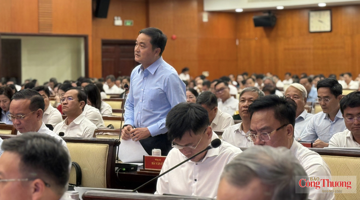 Ông Bùi Tá Hoàng Vũ - Giám đốc Sở Công Thương TP. Hồ Chí Minh báo cáo tại hội nghị.