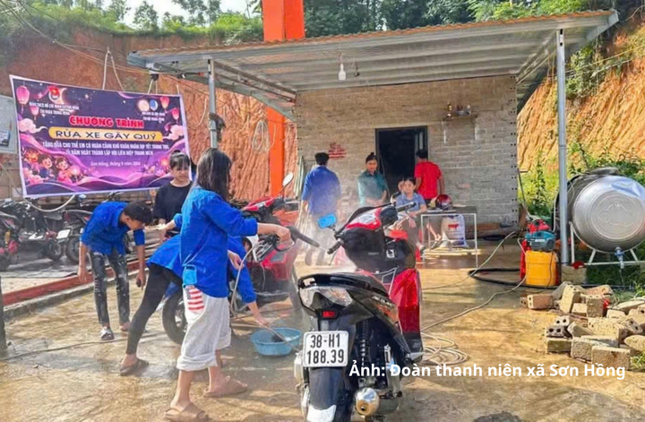 Hà Tĩnh: Thanh niên vùng biên rửa xe, cắt tóc gây quỹ Trung thu - 3