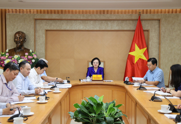 Phó Thủ tướng Phạm Thị Thanh Trà làm việc với Bộ Nội vụ về xây dựng Đề án cải cách chính sách tiền lương và bảo hiểm xã hội - Ảnh: chinhphu.vn/Thu Giang