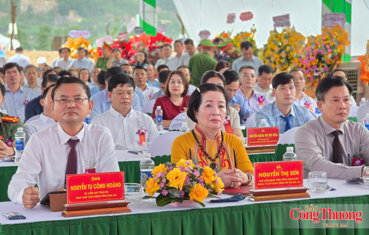 Các đại biểu tham dự lễ khởi công.