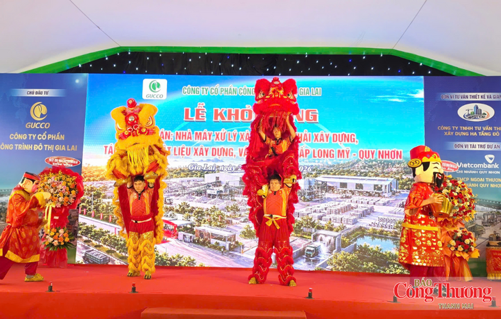 Tiết mục múa lân chào mừng.