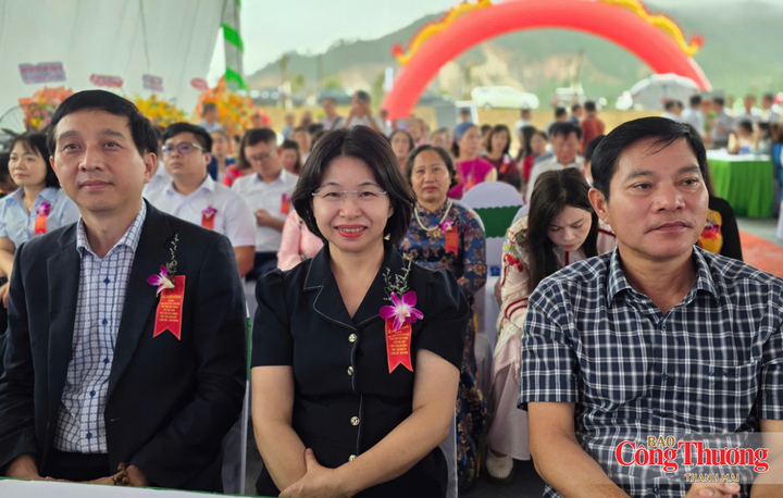 Bà Trần Thị Hồng Nguyệt, Bí thư Đảng ủy phường Thống Nhất tại buổi lễ.