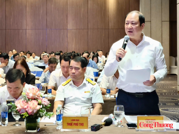 Lãnh đạo Ban Quản lý các Khu công nghiệp phát biểu giải đáp các kiến nghị của doanh nghiệp.