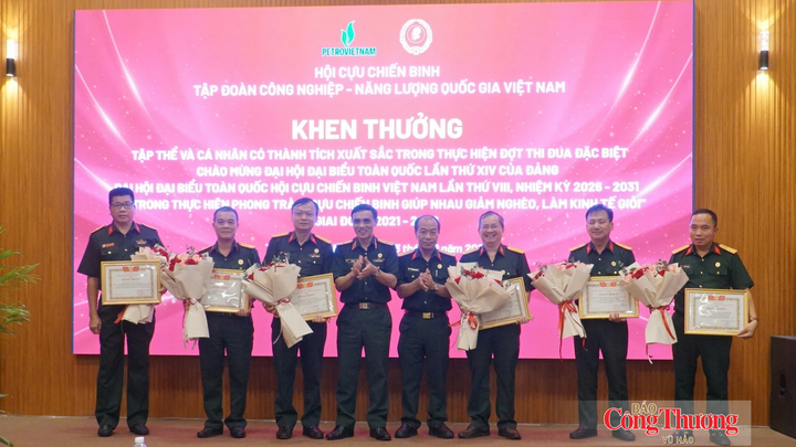 3 tập thể và 3 cá nhân thuộc Hội Cựu chiến binh Petrovietnam nhận Bằng khen của Trung ương Hội Cựu chiến binh Việt Nam vì có thành tích xuất sắc trong đợt thi đua đặc biệt chào mừng Đại hội XIV của Đảng và Đại hội VIII Hội Cựu chiến binh Việt Nam