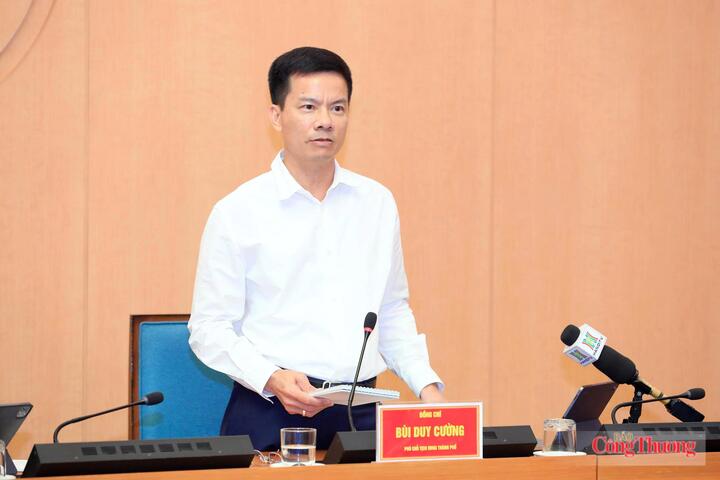 Phó Chủ tịch UBND Thành phố Bùi Duy Cường phát biểu tại cuộc họp.