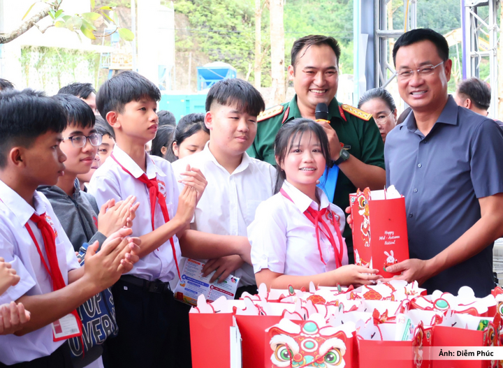 Đây là hoạt động thể hiện sự quan tâm, chăm lo của thành phố đối với trẻ em có hoàn cảnh đặc biệt khó khăn, trẻ em vùng sâu, vùng xa, miền núi... trên địa bàn.