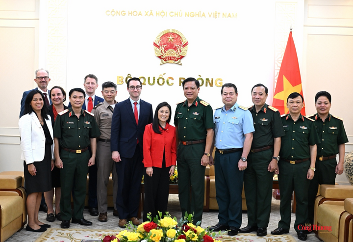 Thượng tướng Nguyễn Trường Thắng tiếp xã giao bà Jennifer Wicks, Đại sứ đặc mệnh toàn quyền Hoa Kỳ tại Việt Nam.