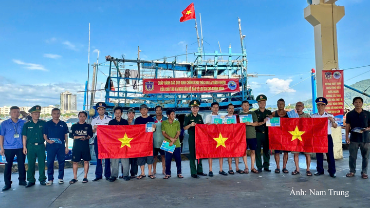 Vùng Cảnh sát biển 2 phối hợp đẩy mạnh tuyên truyền chống khai thác IUU.