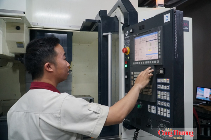 Xây dựng nhà máy thông minh việc đầu tư cho máy móc công nghệ là tất yếu, nhưng không phải là yếu tố duy nhất và quan trọng nhất