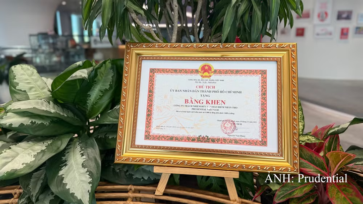 Bằng khen của Ủy ban Nhân dân Thành phố Hồ Chí Minh ghi nhận những đóng góp thuế của Prudential Việt Nam trong năm 2025.