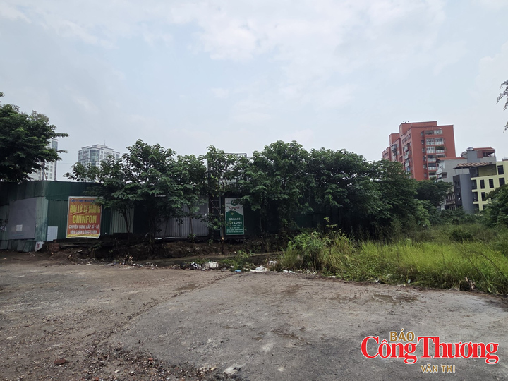 Sau thời gian bị rác thải, phế thải chất đống, khu đất cạnh tòa nhà 655 Phạm Văn Đồng đã được thu gom, dọn dẹp sạch sẽ vào sáng 23/9.