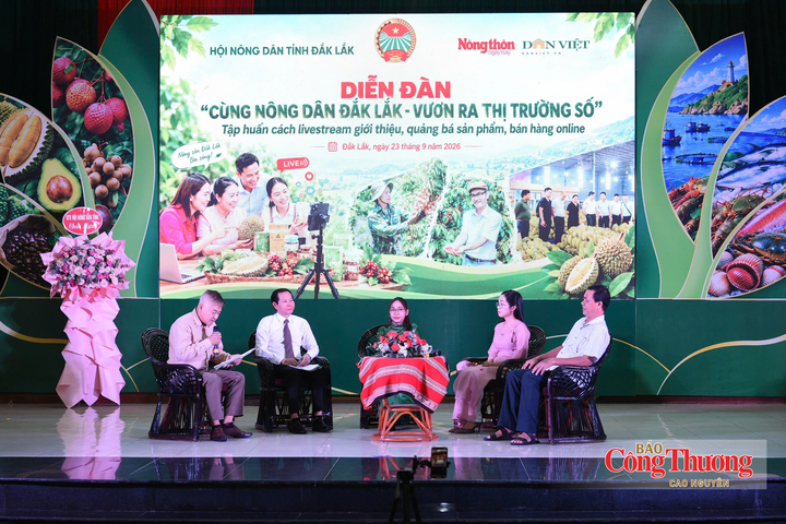 Các đại biểu tham dự diễn đàn “Cùng nông dân Đắk Lắk - Vươn ra thị trường số”.