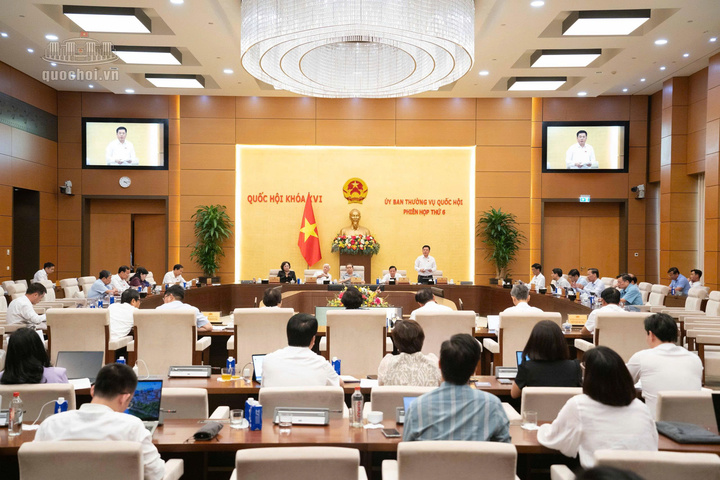 Dưới sự chủ trì của Chủ tịch Quốc hội Trần Thanh Mẫn và điều hành của Phó Chủ tịch Quốc hội Nguyễn Hồng Diên, Ủy ban Thường vụ Quốc hội cho ý kiến về dự án Luật An toàn thực phẩm (sửa đổi). Ảnh: Vũ Hiếu