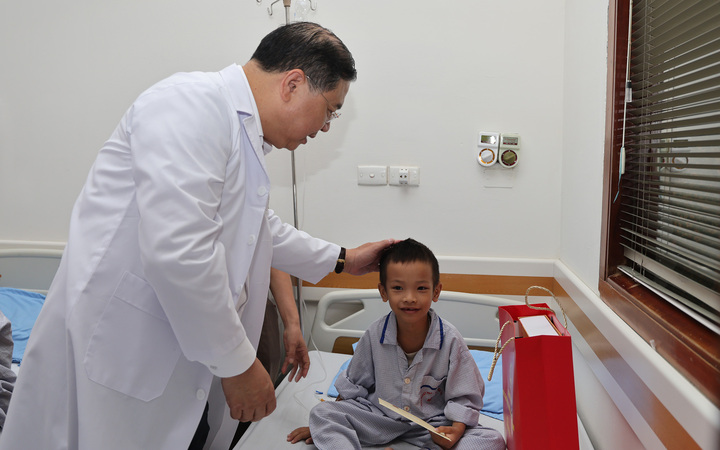 Phó Thủ tướng Thường trực Phạm Gia Túc thăm, tặng quà bệnh nhi dịp Tết Trung thu - 12