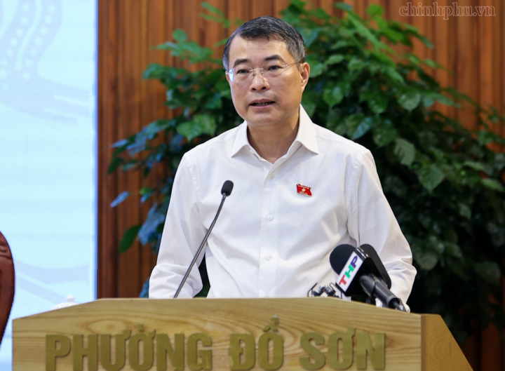 Thủ tướng Lê Minh Hưng phát biểu tại cuộc tiếp xúc cử tri - Ảnh: chinhphu.vn/Nhật Bắc