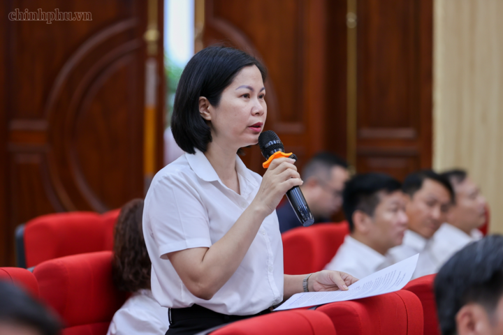 Cử tri nêu ý kiến, kiến nghị tại cuộc tiếp xúc - Ảnh: chinhphu.vn/Nhật Bắc