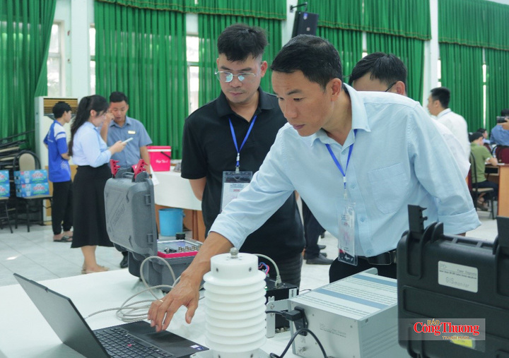 Các học viên tham gia thực hành.