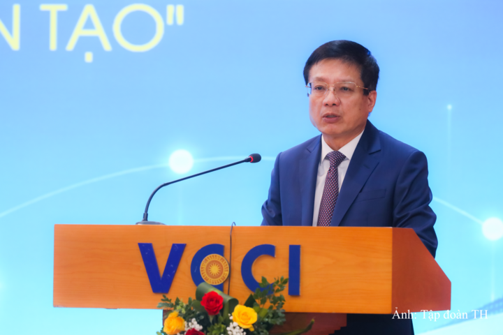 Chủ tịch VCCI Hồ Sỹ Hùng phát biểu tại buổi lễ.