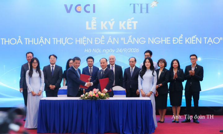 Đại diện VCCI và Tập đoàn TH ký kết thỏa thuận hợp tác, chung tay xây dựng môi trường kinh doanh minh bạch và thuận lợi cho cộng đồng doanh nghiệp.