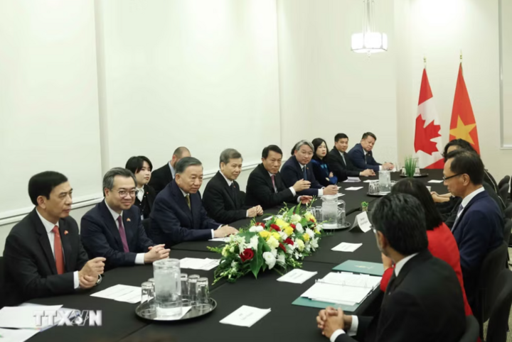 Tổng Bí thư, Chủ tịch nước Tô Lâm tiếp Nhóm Nghị sỹ hữu nghị Canada - Việt Nam. (Ảnh: Thống Nhất/TTXVN)