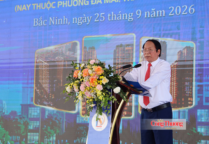 Ông Ngô Văn Sơn, Tổng Giám đốc Công ty TNHH Xây dựng và Thương mại Lam Sơn phát biểu tại lễ khởi công.