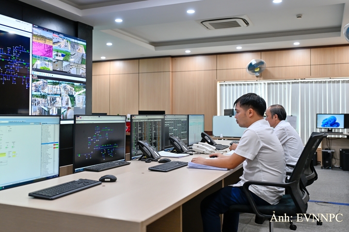 Điều khiển và giám sát hệ thống điện trực tuyến tại Phòng Điều độ - Công ty Điện lực Hà Tĩnh.