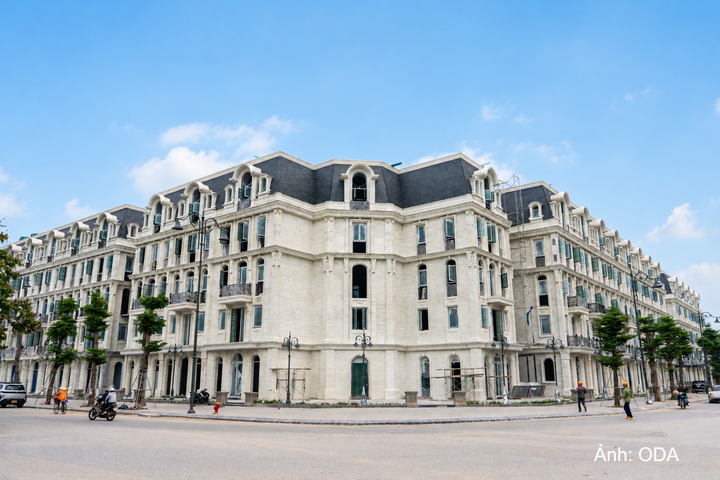 Một dự án thấp tầng tại Ciputra đang tăng tốc hoàn thiện, sẵn sàng bàn giao kèm sổ đỏ lâu dài ngay từ quý 3/2026. (Ảnh: Noble Palace Tay Ho - Phân khu Crown Grand Mansion)