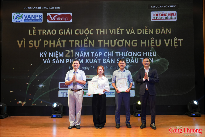 Nhóm tác giả đoạt giải 3 cuộc thi viết