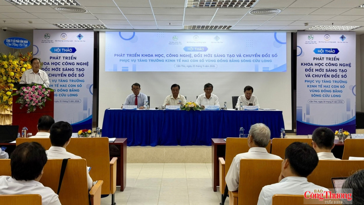 Đại biểu tham luận tại hội thảo.