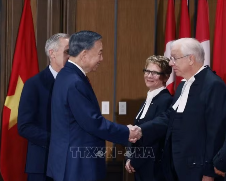 Tổng Bí thư, Chủ tịch nước Tô Lâm và Chủ tịch Hạ viện Canada Francis Scarpaleggia. Ảnh: Thống Nhất/TTXVN