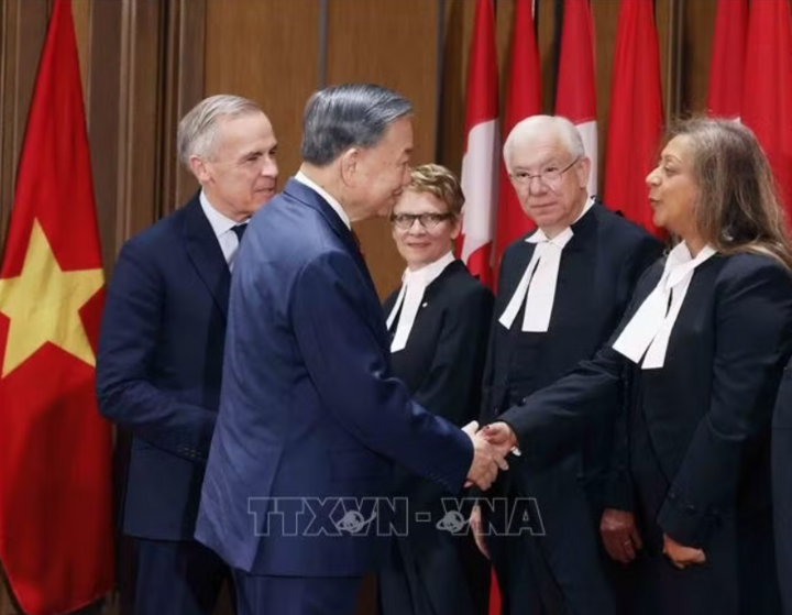 Tổng Bí thư, Chủ tịch nước Tô Lâm với các đại biểu Canada. Ảnh: Thống Nhất/TTXVN