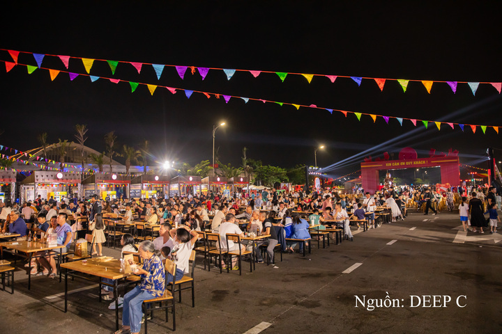 B.Fest mang theo tinh thần của một lễ hội văn hóa quốc tế.