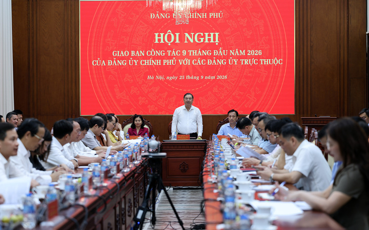 Phó Thủ tướng Thường trực đề nghị các đảng ủy trực thuộc nâng cao chất lượng tham mưu và tổ chức thực hiện, quyết tâm hoàn thành các nhiệm vụ được giao trong những tháng cuối năm 2026 - Ảnh: chinhphu.vn/Phương Nguyên
