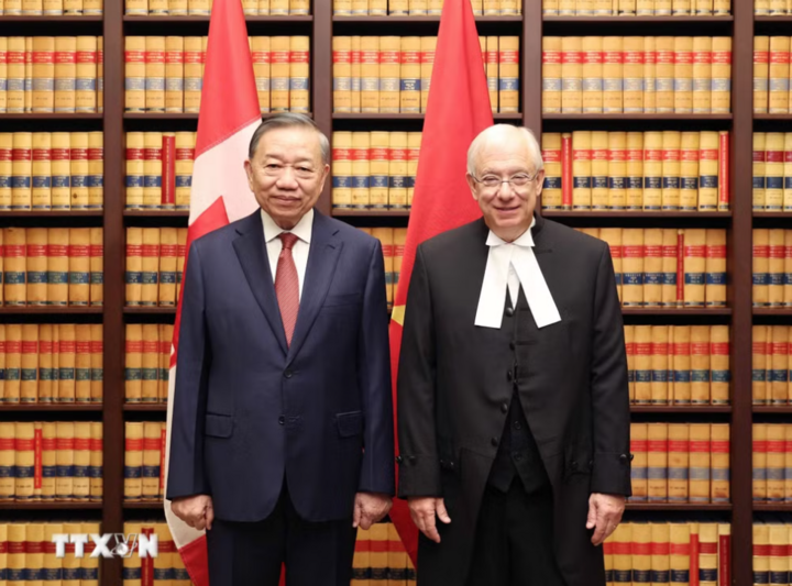 Tổng Bí thư, Chủ tịch nước Tô Lâm và Chủ tịch Hạ viện Francis Scarpaleggia. (Ảnh: Thống Nhất/TTXVN)