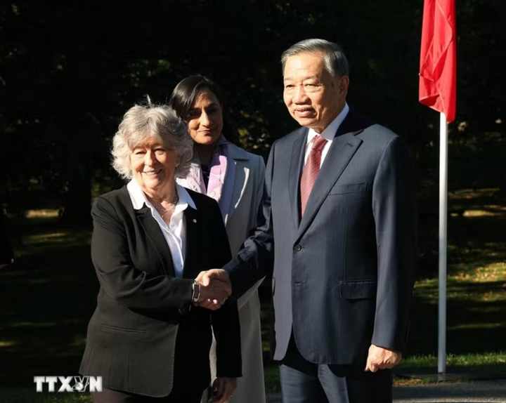 Toàn quyền Canada Louise Arbour đón Tổng Bí thư, Chủ tịch nước Tô Lâm. (Ảnh: Thống Nhất/TTXVN)