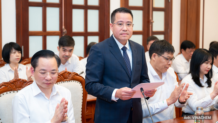 Ông Nguyễn Văn Đông, Thành viên Hội đồng thành viên Tập đoàn phát biểu nhận nhiệm vụ.