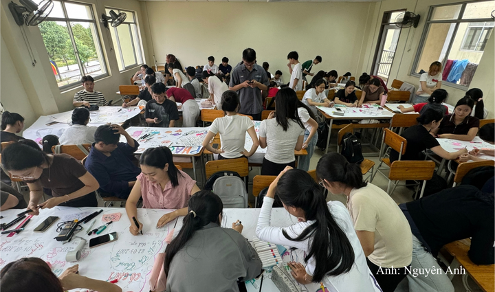 Chương trình đào tạo tại khoa Kinh tế số (Trường Đại học Công nghệ thông tin và Truyền thông Việt Hàn) điều chỉnh theo hướng kết hợp ba nhóm năng lực: Kiến thức nền tảng kinh doanh, chuyên môn ngành và năng lực làm chủ nền tảng số.