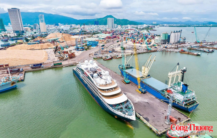 Hàng hoá tập kết tại cảng Quy Nhơn.