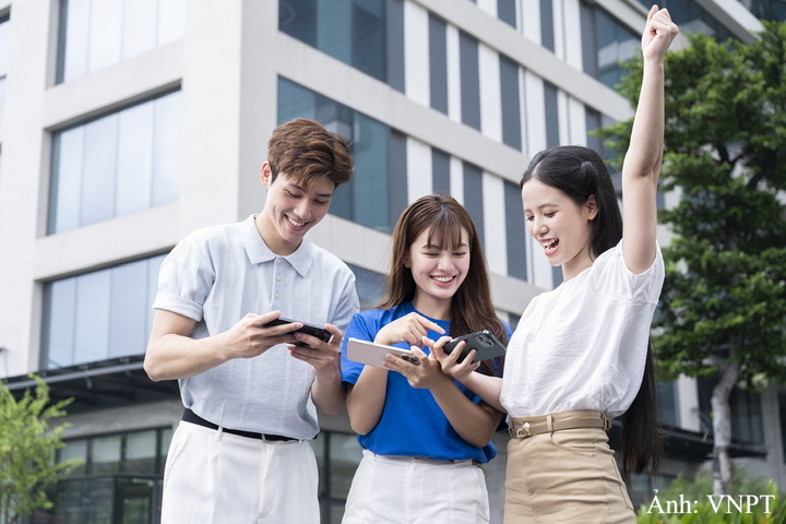 Tựu trường bật Data - săn quà chất