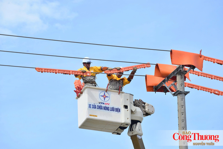 Chuẩn bị phương tiện, nhân lực tại chỗ là phương án ưu tiên được ngành điện thành phố Huế thực hiện trong việc khắc phục sự cố do thiên tai gây ra