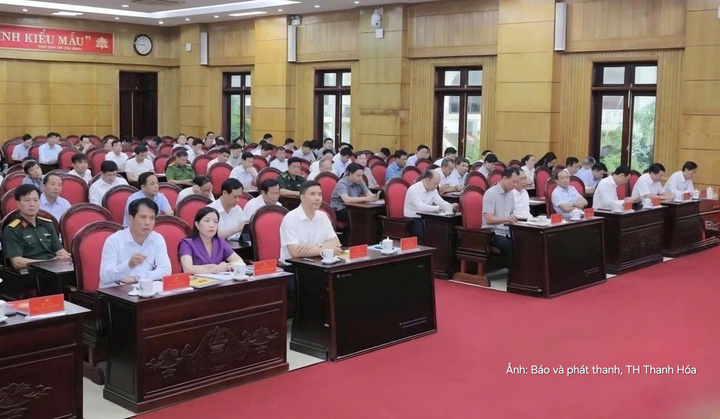 Sáng 23/9/2026, Ban Thường vụ Tỉnh ủy Thanh Hóa tổ chức Hội nghị trực tuyến toàn tỉnh quán triệt, triển khai thực hiện kế hoạch của Ban Thường vụ Tỉnh ủy thực hiện các nghị quyết, chỉ thị của Bộ Chính trị.