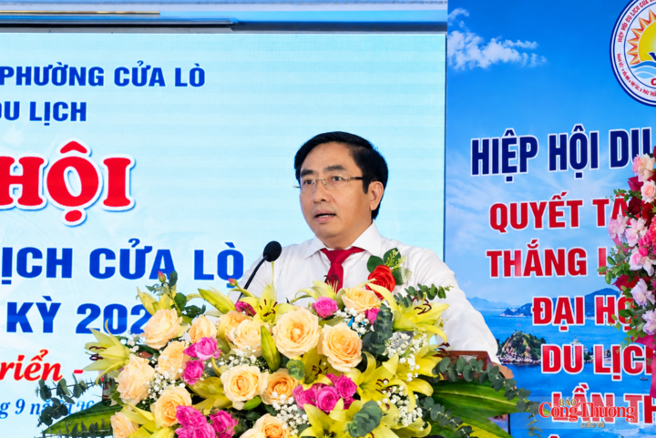 Ông Cao Minh Tú, Chủ tịch UBND phường Cửa Lò phát biểu tại Đại hội