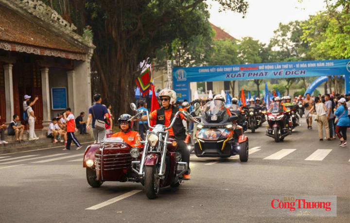 Màn trình diễn mô tô trước thềm bắt đầu giải chạy.