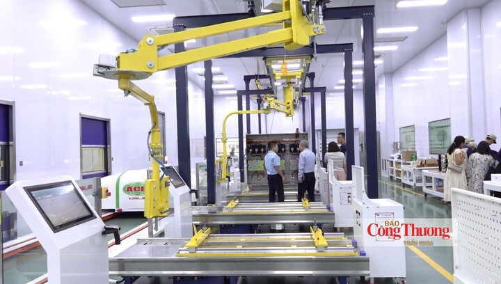 Hệ thống robot và máy móc hiện đại được ứng dụng trong sản xuất tại nhà máy ACIT.
