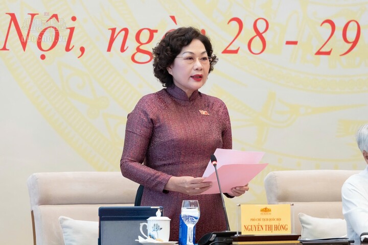Phó Chủ tịch Quốc hội Nguyễn Thị Hồng điều hành nội dung thảo luận các dự án luật thuộc lĩnh vực kinh tế, tài chính. Ảnh: Quochoi.vn