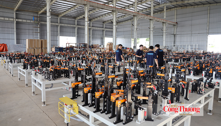 Các bộ đồ gá hàn được tập kết tại xưởng, sẵn sàng cho khâu lắp đặt và tích hợp dây chuyền.
